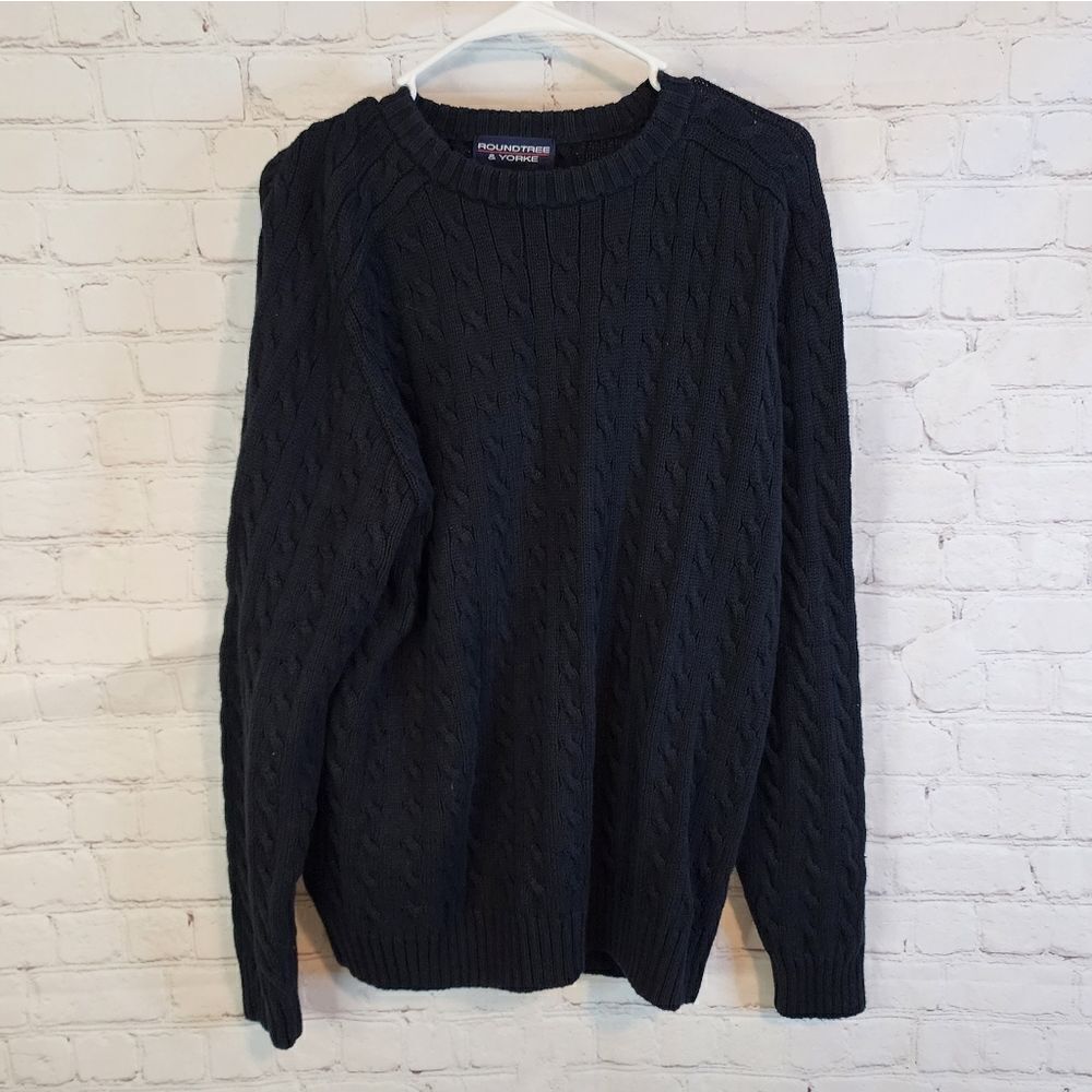 Men's Roundtree & Yorke sweater, size Large